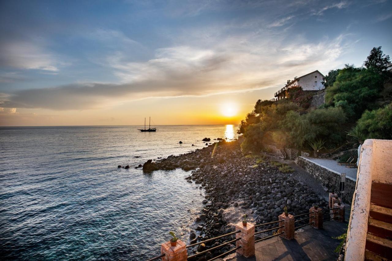 Hotel L'Ariana Isole Eolie - Una Esperienze Leni Bagian luar foto